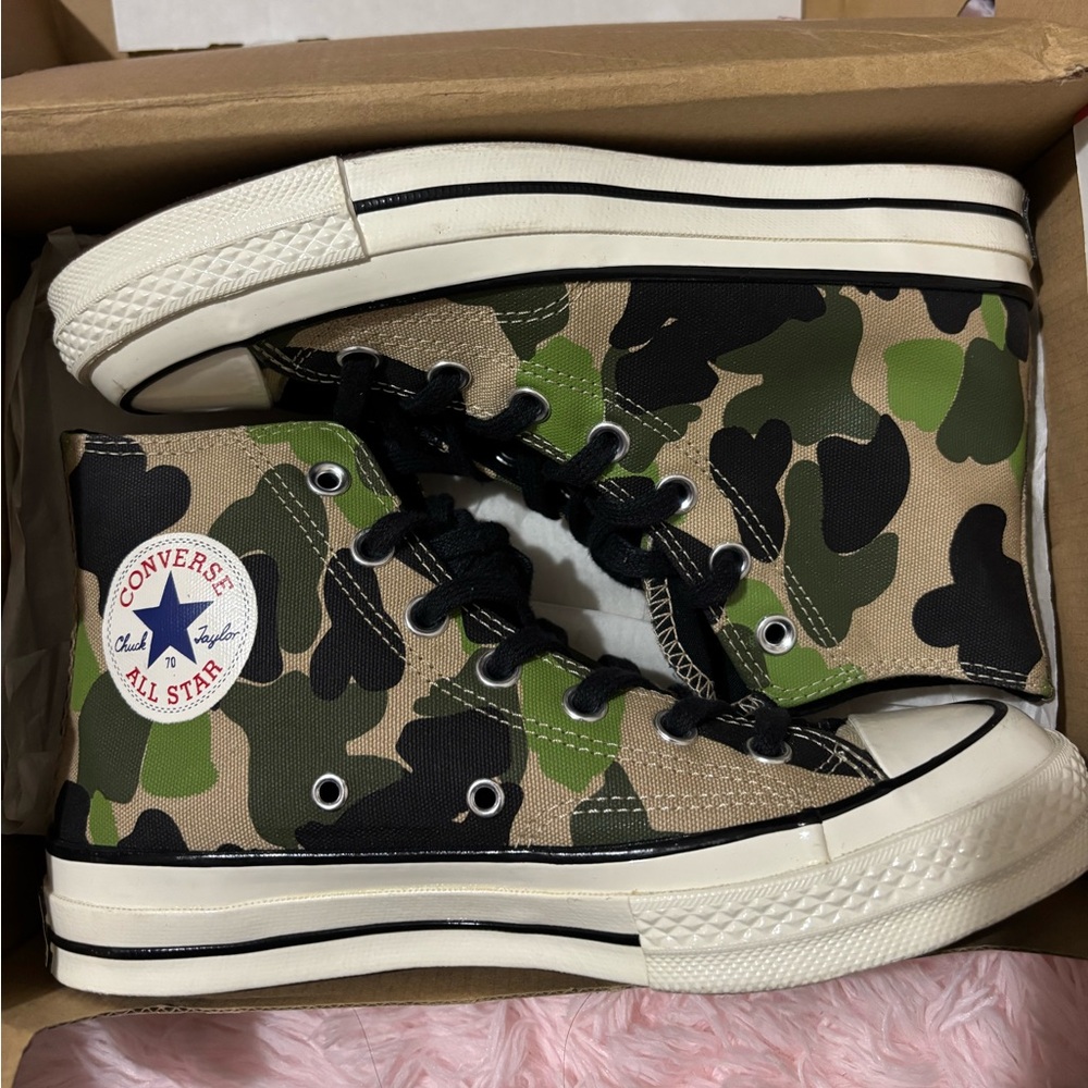Camouflage print converse